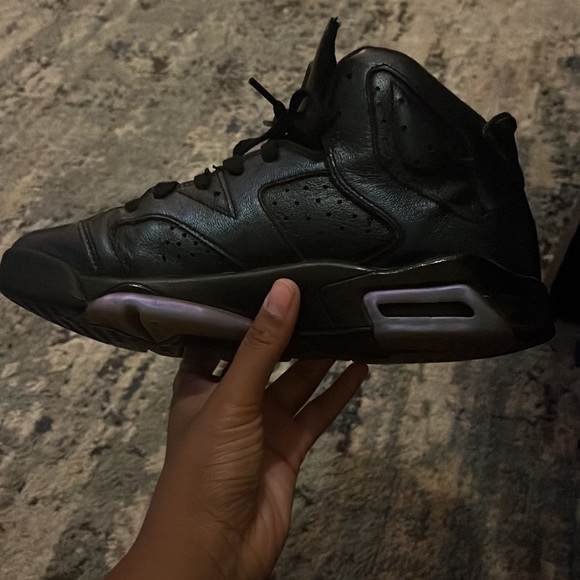 These are Air Jordan 6 Retro Oreo. - Picture 4 of 10
